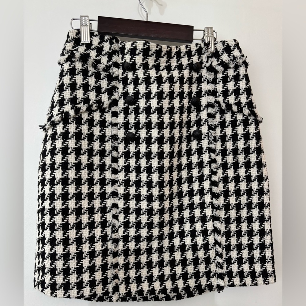 Express Women houndstooth Black/White skirt size 4 Career Capsule